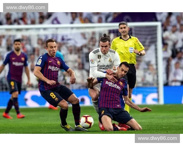 西甲联赛最新排名分析 巴萨皇马角逐激烈 本赛季走势预测与焦点赛事展望